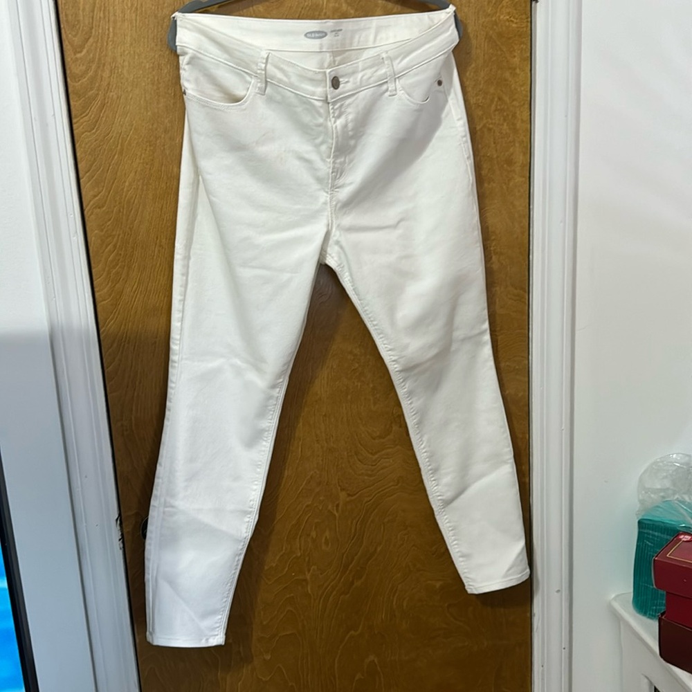 NWOT Old Navy White Jeans